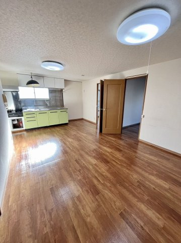 南ビルの居間・リビング