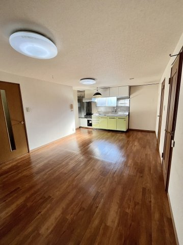 南ビルの居間・リビング