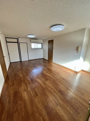 南ビルの居間・リビング