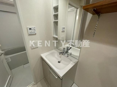 【洗面所】 | テラス大鳥居エアーズ | 明るい洗面所です