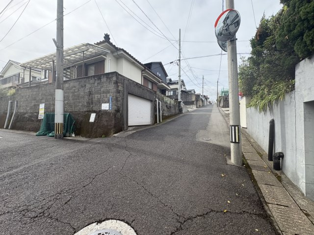 【前面道路含む現地写真】