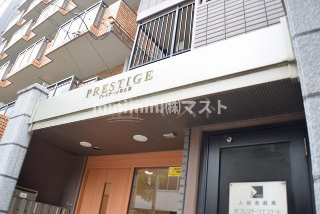 プレステージ靭公園のエントランス