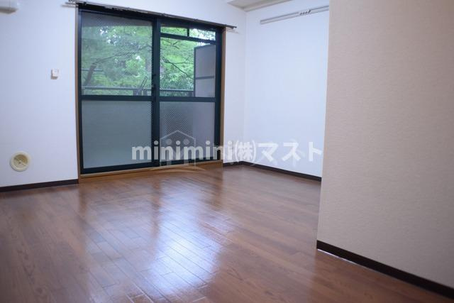 プレステージ靭公園の居間・リビング