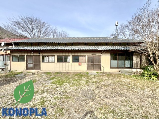 【中古戸建】桐生市梅田町1丁目の外観|■外観｜平屋建ては、階段を使わないで生活できるので「おうちの中で階段の上り下りがつらい」なんてことがなく、【ここで永く暮らす】ことが楽しくイメージわきます。