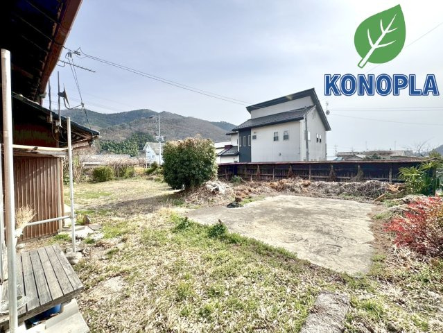 【中古戸建】桐生市梅田町1丁目の外観|■外観｜広いお庭で子供達を伸び伸びと遊ばせてあげたい…！わんちゃんの為にドッグランを作りたい…！そんな願いが叶う279坪の敷地、3台駐車可能です♪