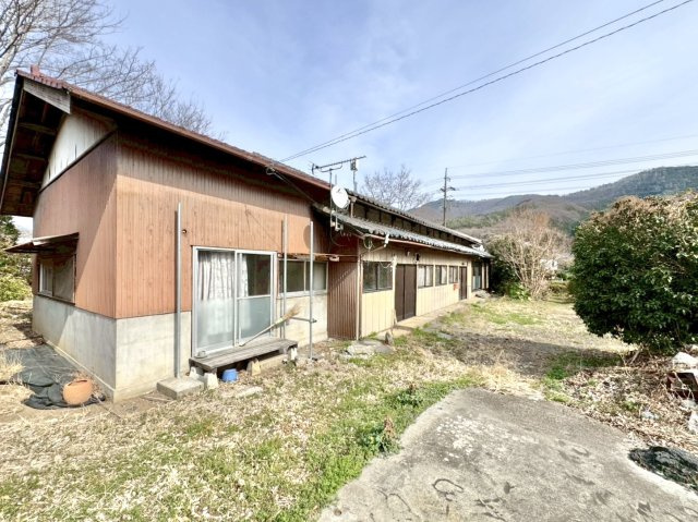 【中古戸建】桐生市梅田町1丁目の外観|■外観｜土日のご見学はもちろん、平日・夜間のご案内も大歓迎です♪「今から見たい」や「仕事終わりに見たい」にもご対応できますのでお気軽にお問い合わせください♪