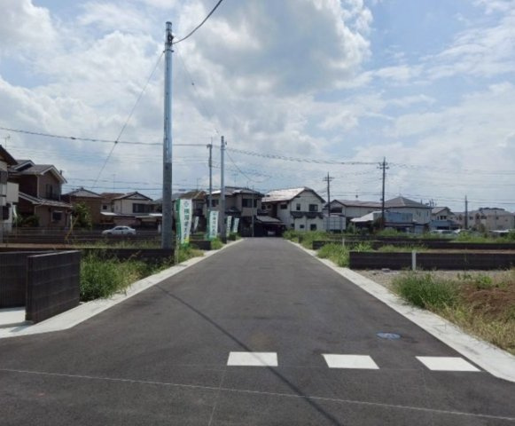 【前面道路含む現地写真】 | 鴻巣市松原第4期　ワイウッドコート　新築戸建　全10棟　5号棟