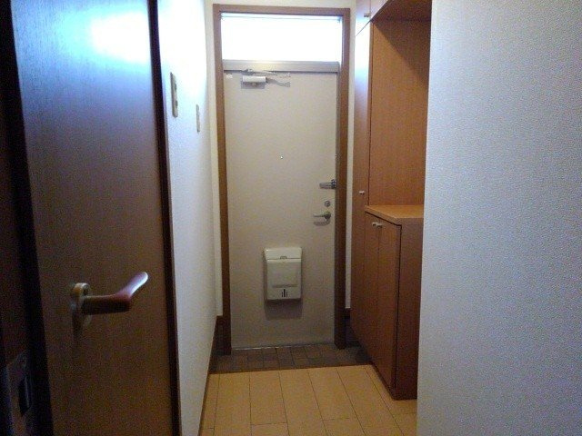 メゾン・ヴォーネンの玄関