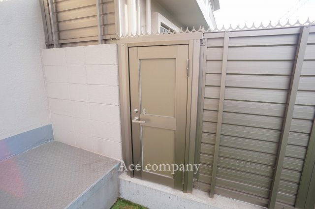 【内装】 | 久宝寺グリーンマンション | 庭内に外部への勝手口付きです♪