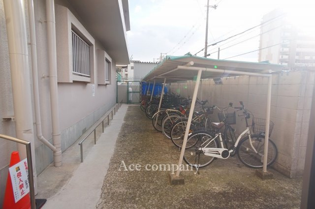 【駐輪場】 | 久宝寺グリーンマンション | 庭の勝手口を出ると共有部の駐輪場です♪