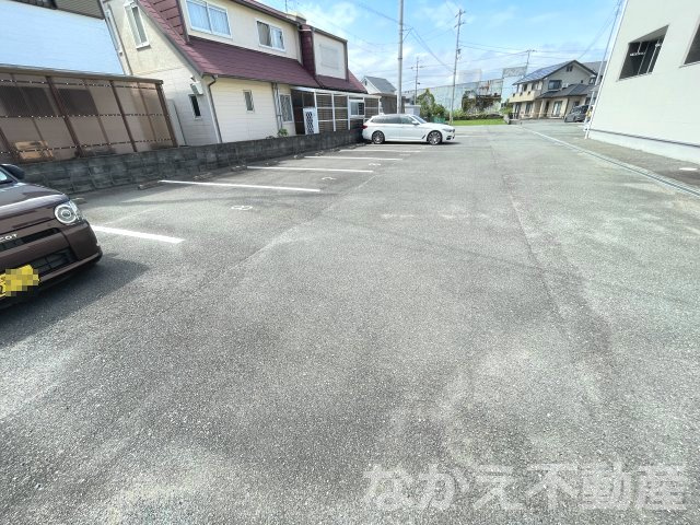 【駐車場】 | 駐車場があるので、車を買う予定の方も安心です