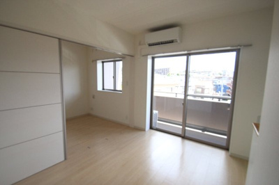 【洋室】 | メゾン・ド・フレシュール | ※同建物ほかのお部屋の写真です。