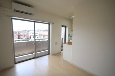 【居間・リビング】 | メゾン・ド・フレシュール | ※同建物ほかのお部屋の写真です。