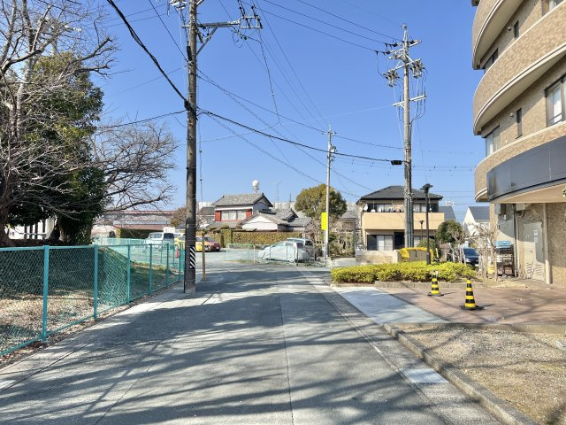 メゾン浜松高台の現況写真|前面道路を北側を向いて撮影しました。