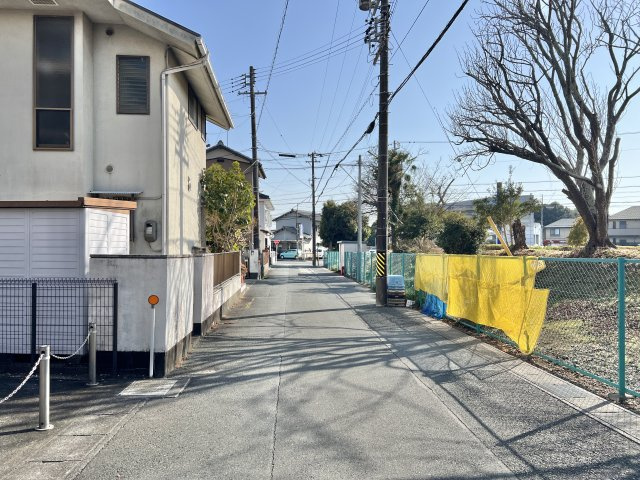メゾン浜松高台の現況写真|前面道路を南側を向いて撮影しました。