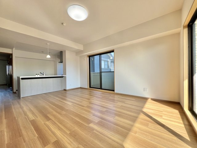 メゾン浜松高台の居間・リビング|家族との会話が自然と広がる、人気の対面式キッチンです♪