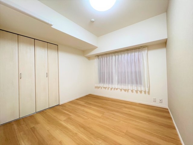 鶴見ダイカンプラザの洋室