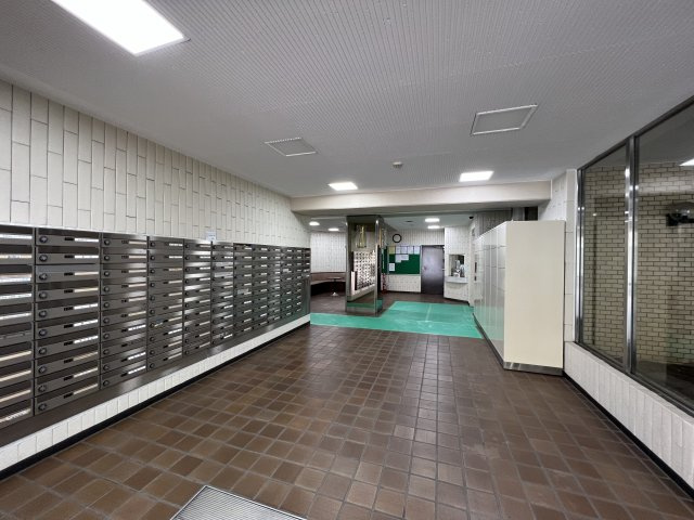 鶴見ダイカンプラザのロビー