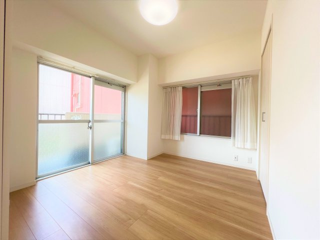 鶴見ダイカンプラザの洋室