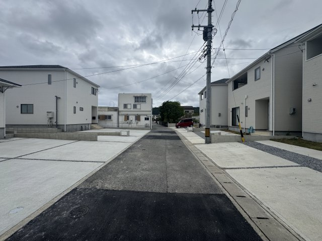 南城市佐敷冨祖崎　第7（全4棟）1号棟の前面道路含む現地写真|※西側公道4m♪