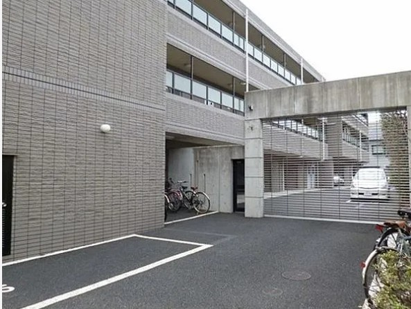 ソサエティオパスⅡの駐車場