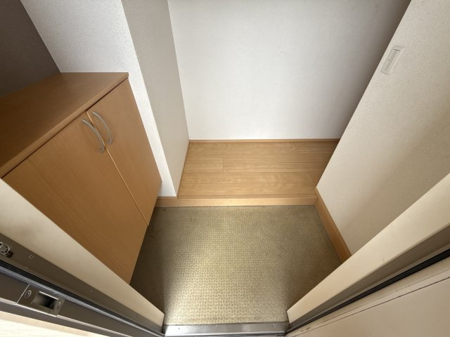 ガンダヴューハ 3番館の玄関