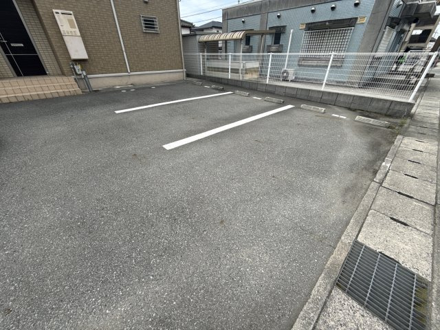 ガンダヴューハ 3番館の駐車場