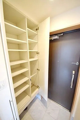 江東区富岡１丁目の賃貸マンションの収納