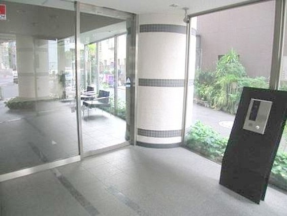 江東区富岡１丁目の賃貸マンションのエントランス