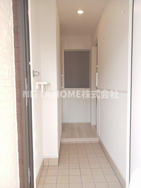 メゾンパーク　枚田岡　Ｂ棟の玄関|シューズボックス付きの玄関です◎