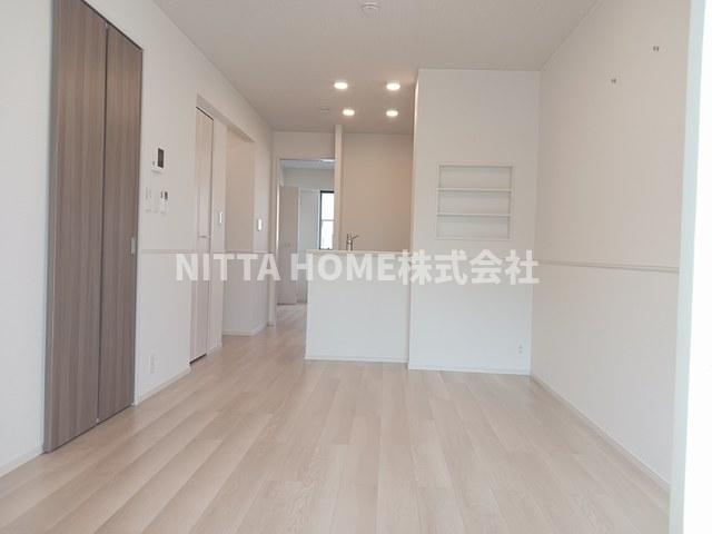 メゾンパーク　枚田岡　Ｂ棟の居間・リビング|１１．３帖のリビングルーム◇