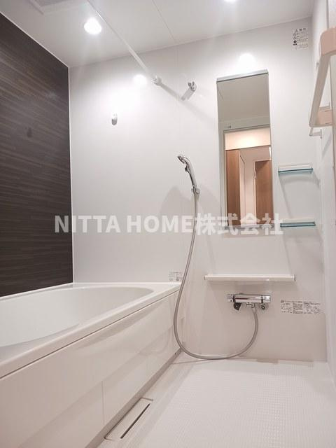 メゾンパーク　枚田岡　Ｂ棟の浴室|追い焚きや浴室乾燥がついている１坪以上の大きな浴室◇