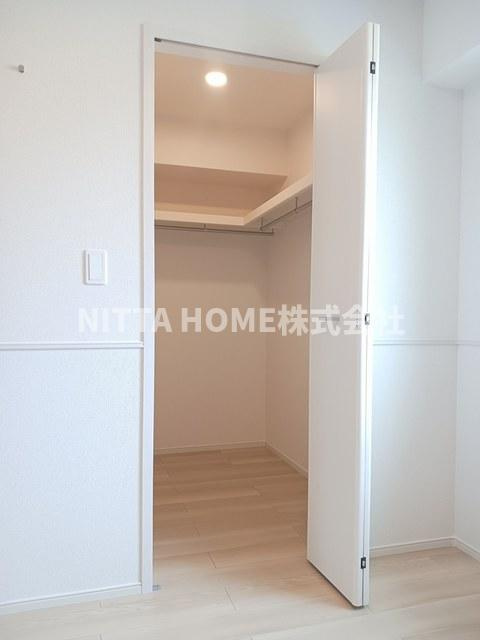 メゾンパーク　枚田岡　Ｂ棟の収納|大きなウォークインクローゼットがついています◎