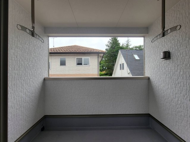 【Cradle garden】宇都宮市野沢町 第4 全4棟のバルコニー|〇インナーバルコニー〇
天気を気にせず洗濯物が干せる実用性と外からの視線を遮るプライバシー性を兼ね備えています。
※2026年6月撮影