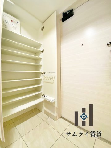 レジディア鶴舞の玄関