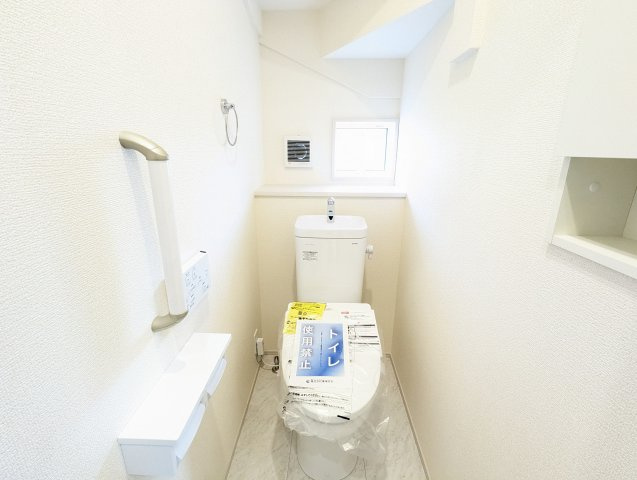 水戸市堀町3期のトイレ|温水ウォシュレット付きトイレでゆっくりと快適なお一人時間を～（同施工物件写真）