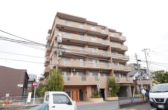 セザール谷塚