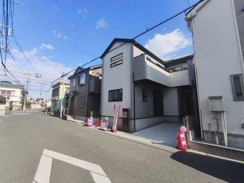 越谷市袋山　新築戸建の前面道路含む現地写真|外壁もとってもハイグレードでお洒落になってます！