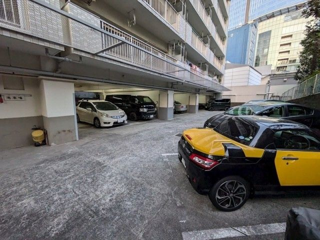 コーポ高輪の駐車場
