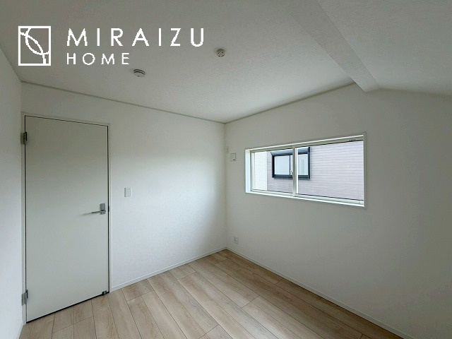 【洋室】 | プライバシー性と開放感を高める住環境。陽当たりの良い開かれたロケーションを活かし、心地よい暮らしをプランニング