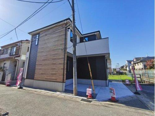 越谷市大沢　2台可　南角住戸新築分譲住宅の外観|日当たりサンサン！