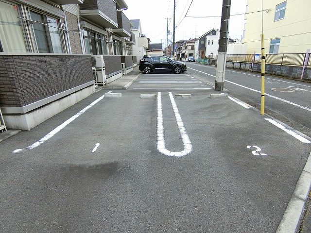 アプローズコートの駐車場