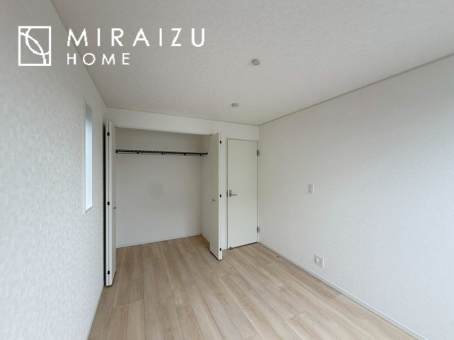 【前面道路含む現地写真】 | 日当たりの良いお家は嬉しいですよね。それぞれ価値観が分かれる箇所です、実際に内覧して日当たりの心地よさをご体感下さいね♪