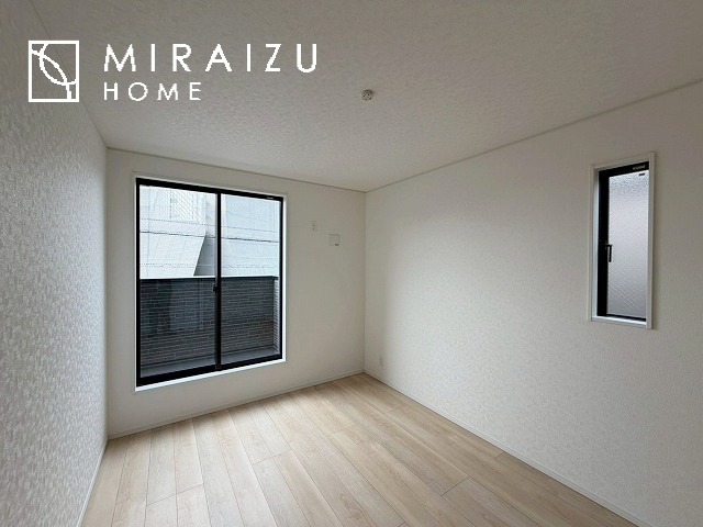 【寝室】 | 建物完成につき、実際のお部屋をごゆっくりご見学いただけます。お休みの日にご家族で見学はいかがでしょう。