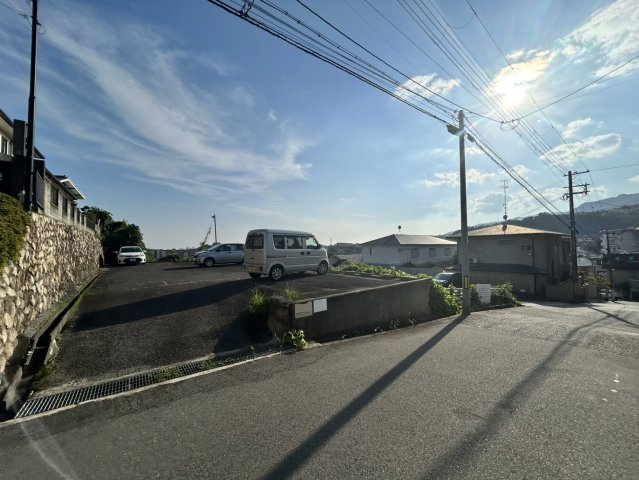 ヴィラ・セリゼーハイツの駐車場|近隣