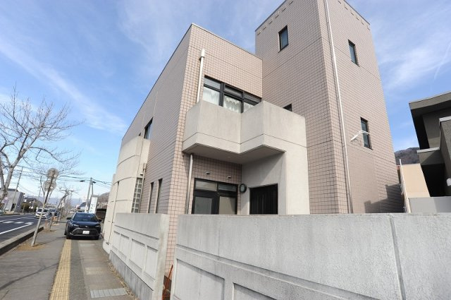 千曲市上徳間　住宅兼店舗の外観