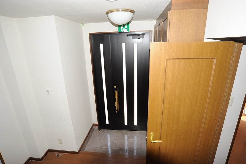 千曲市上徳間　住宅兼店舗の玄関