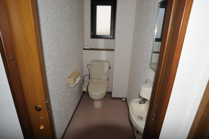 千曲市上徳間　住宅兼店舗のトイレ