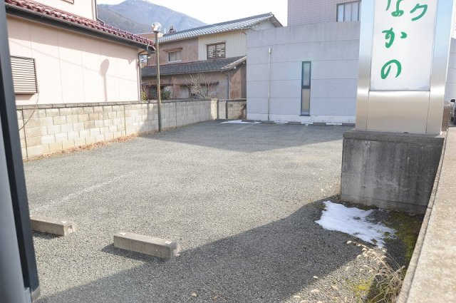 千曲市上徳間　住宅兼店舗の駐車場