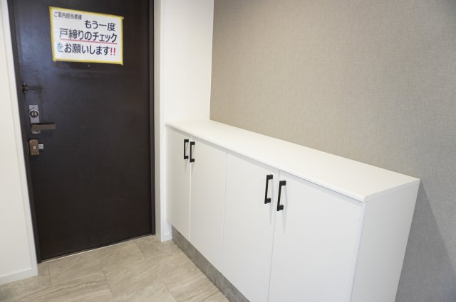 草加パーク・ホームズの玄関